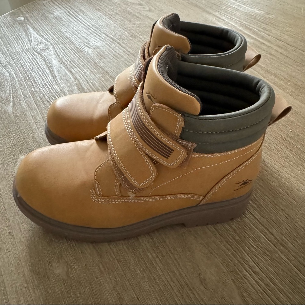 NWOT Boys Boots Size 1